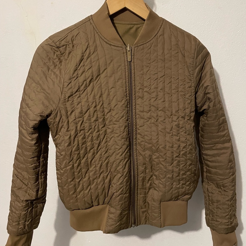 Lululemon reversible Tan Jacket - Picture 4 of 5